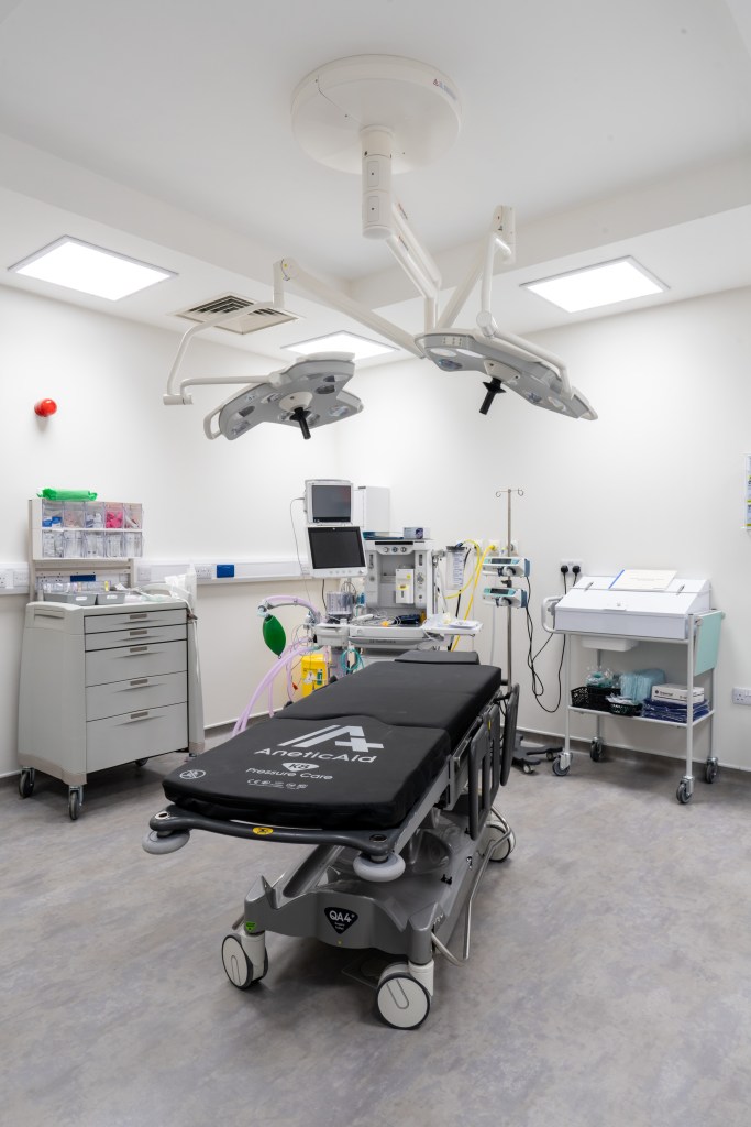 Adnova Clinic operating theatre